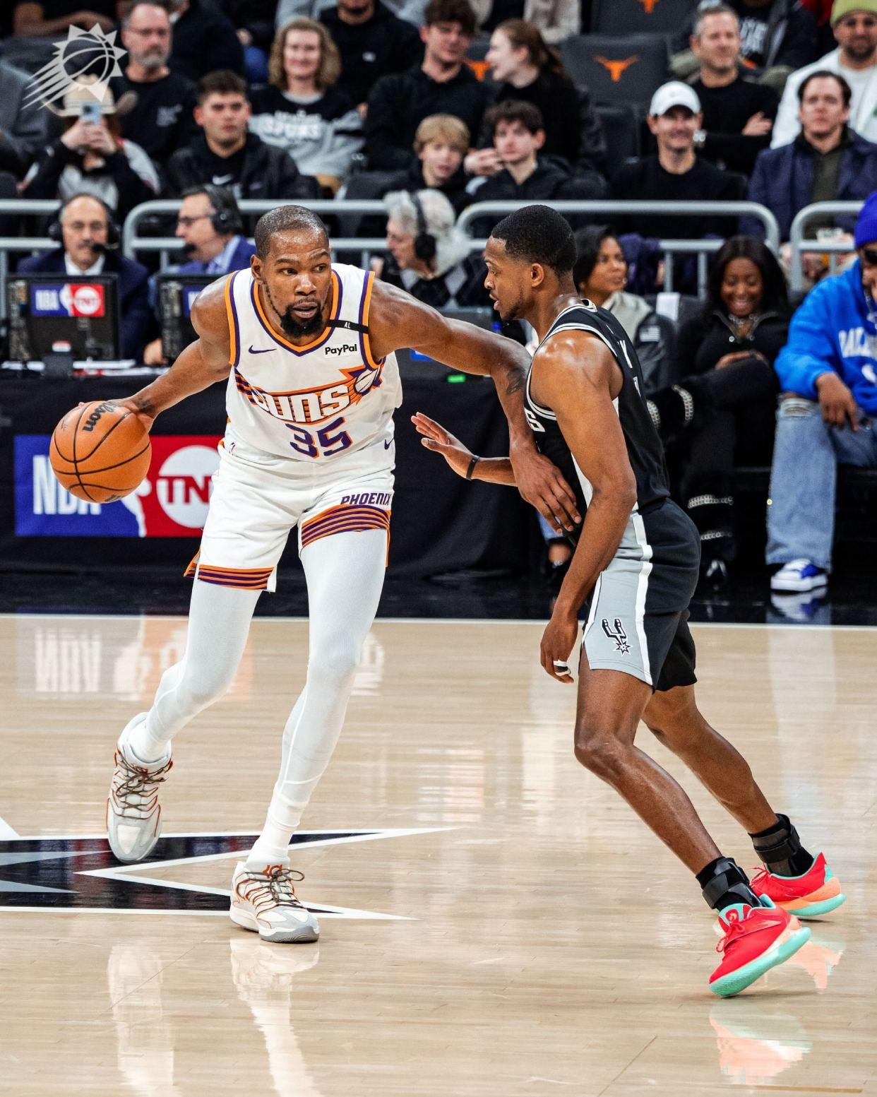 杜兰特回归赛场，爆冷首场状态亮眼，切尔西观众沸腾！